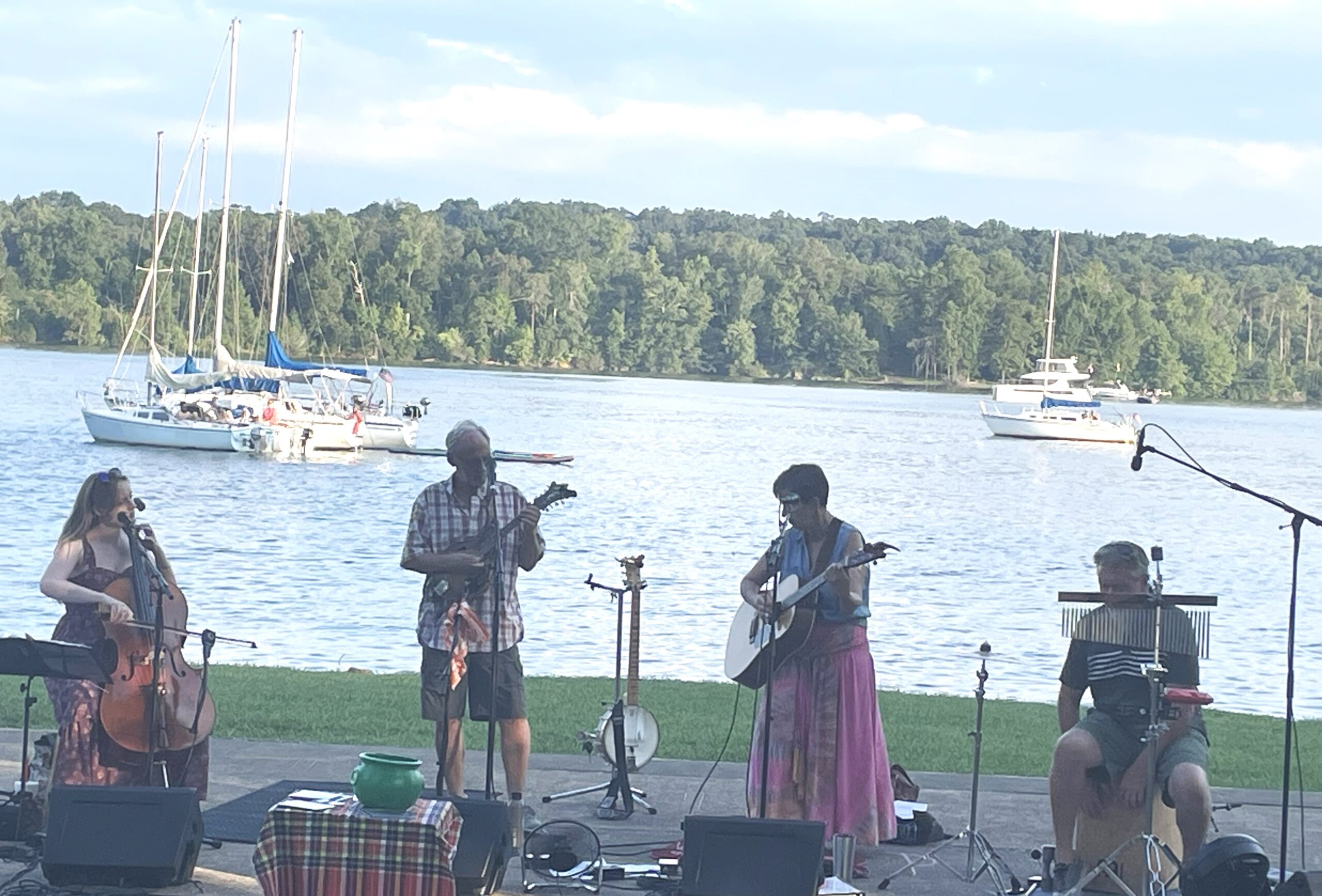 Read more about the article Songs, sails and shimmering waves